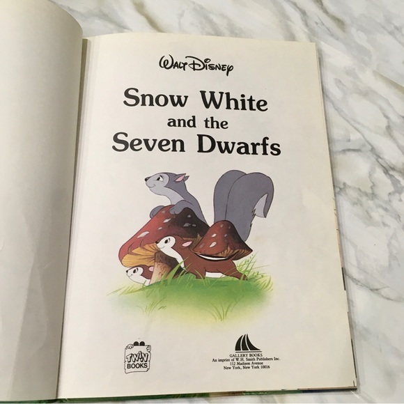 💝 DISNEY 💝 bundle of 2 Princess books: SNOW WHITE, etc Hardcover - Picture 4 of 13